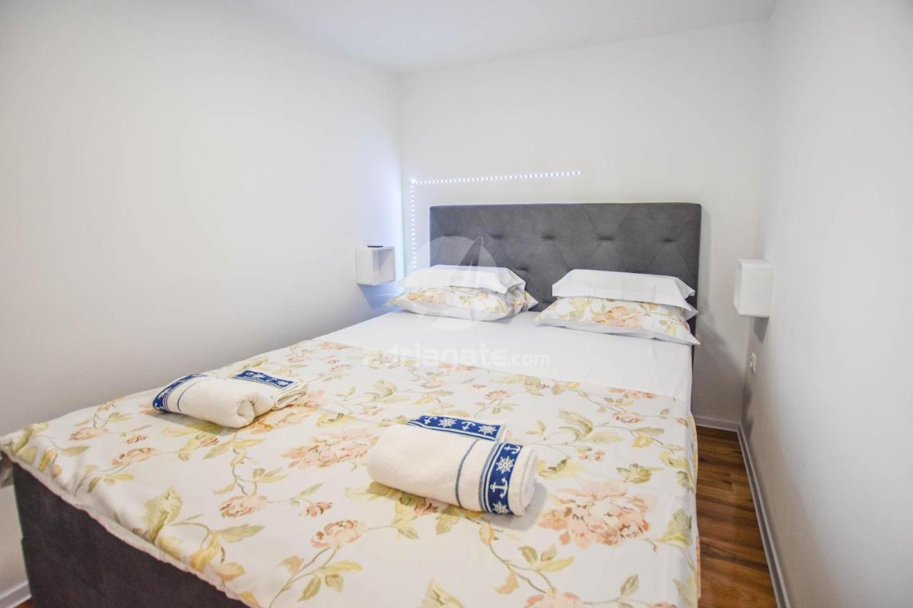 Mobile Home Dandelion Biograd Na Moru Ngoại thất bức ảnh
